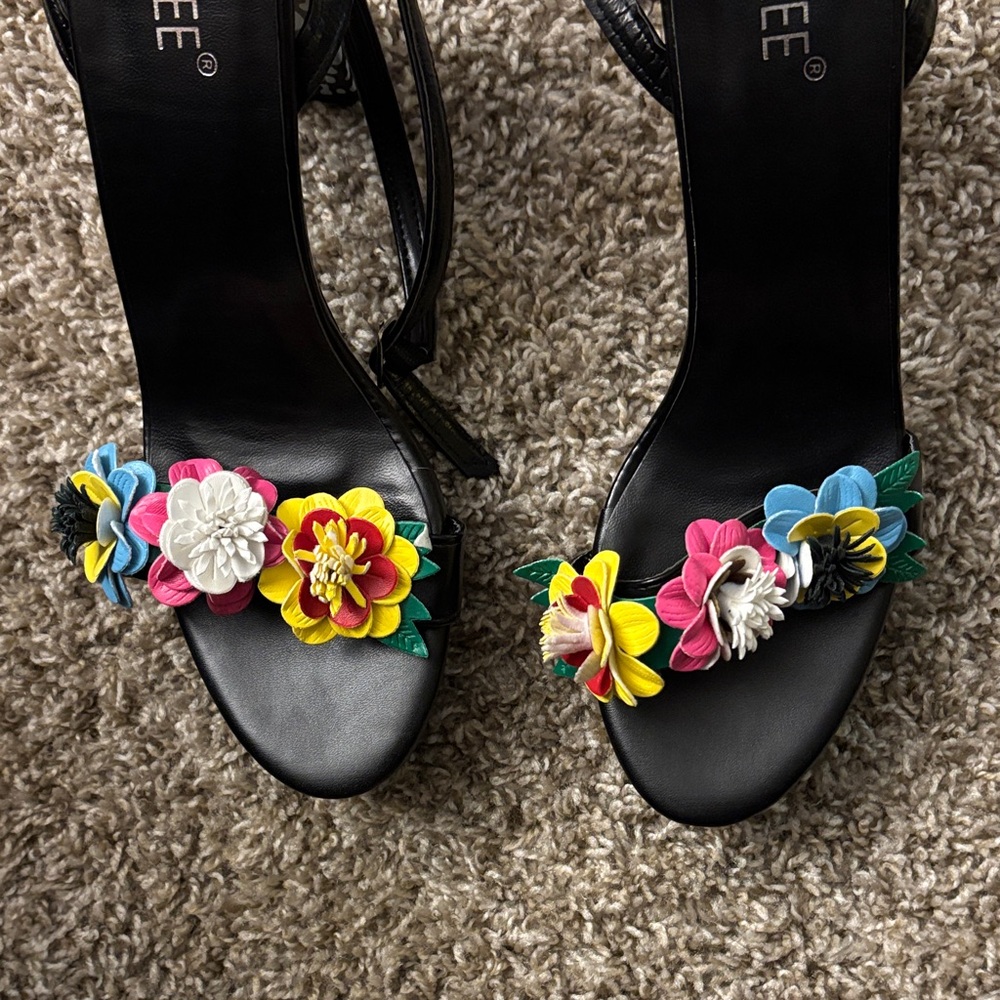 Black Floral Women's Heels - Picture 4 of 4
